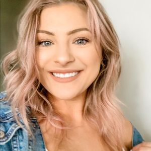 Meet your Posher, Abbey